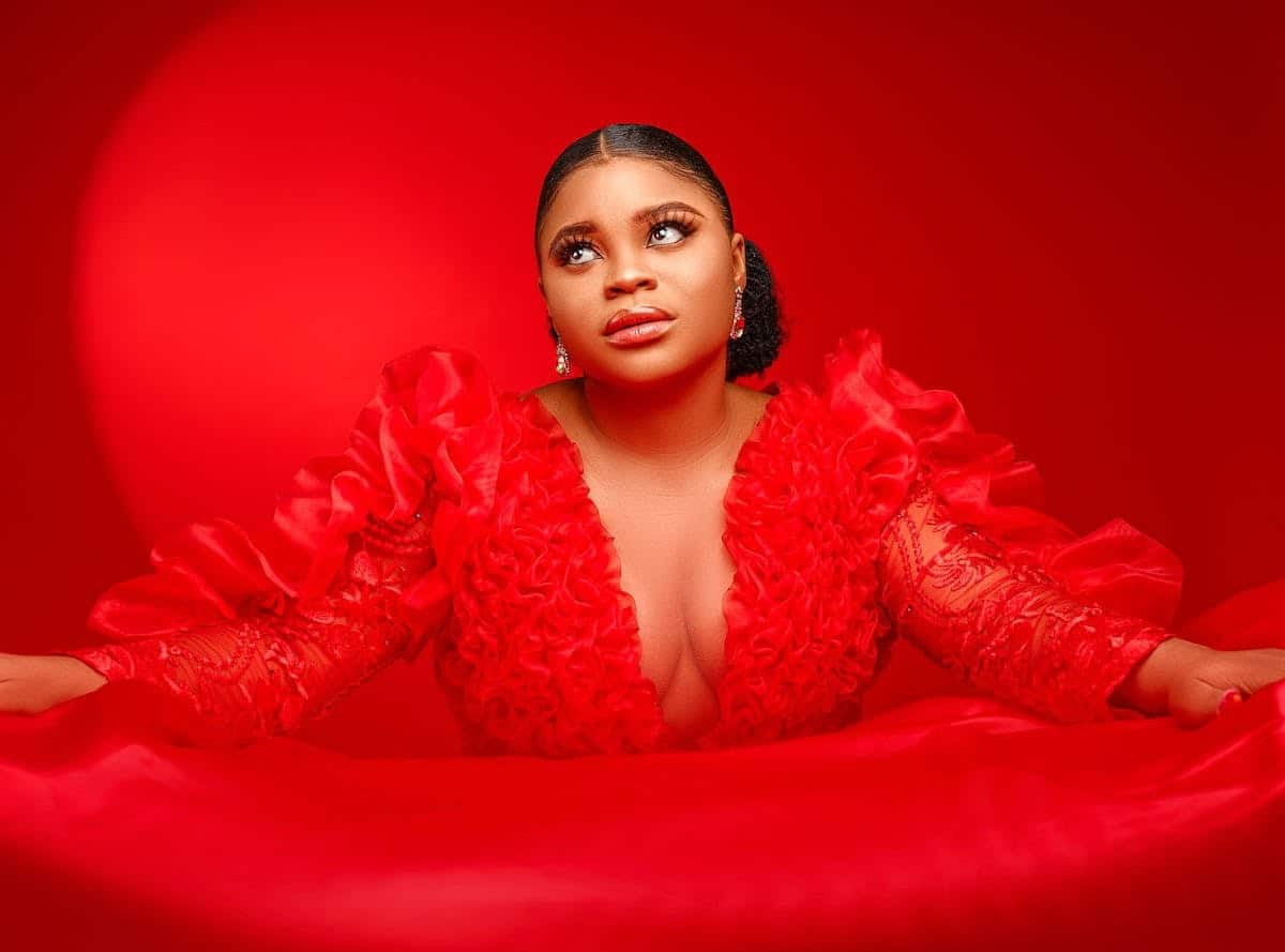 Conseils de style pour choisir une robe qui affine la silhouette des