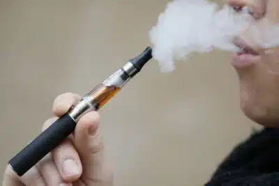 Comment la cigarette électronique peut vous aider à arrêter de fumer