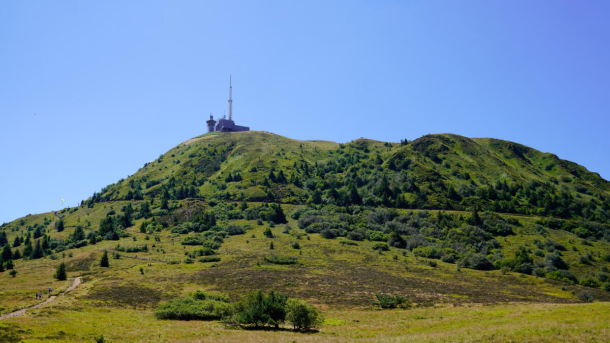 Les trésors cachés du Puy-de-Dôme : explorez ses paysages volcaniques