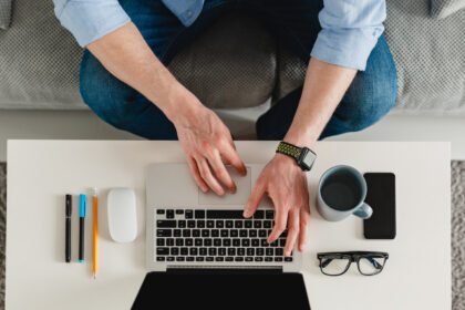 Portage salarial ou auto-entrepreneur : quel statut choisir pour se lancer ?
