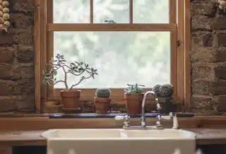 Pour une maison pleine de charme, choisissez les fenêtres en bois