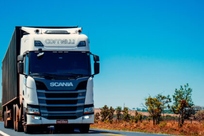 Traceur GPS sans carte SIM pour camion : comment ça marche vraiment ?